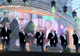 Picardy Third held a car concert on the roof