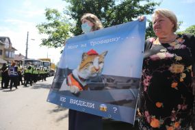 Residents of Rusanivsky gardens are blocking the road