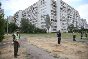 Правоохранители возле жилого дома, где произошел взрыв