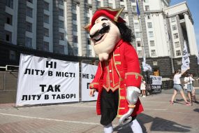 A rally demanding to open summer camps for children near the Cabinet