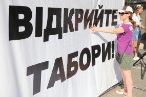 Poster with the words "Open camps"