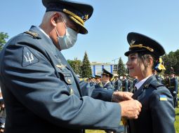 Sergei Drozdov presents a gold medal to the graduate