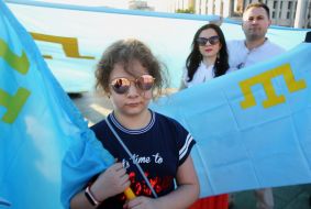 Шествие к Дню крымскотатарского флага