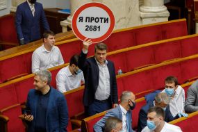 Vadim Ivchenko holds a poster with the inscription "I am against 2681"