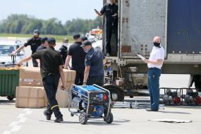 Unloading the aircraft with humanitarian aid from Italy for the flood-affected regions of Ukraine in Lviv