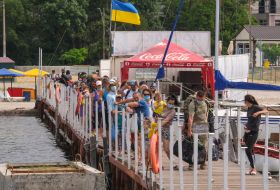 Люди на мостике