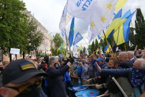 Petro Poroshenko talks to protesters in support of it