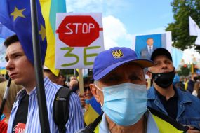 A rally in support of Petro Poroshenko near the Pechersk District Court in Kyiv