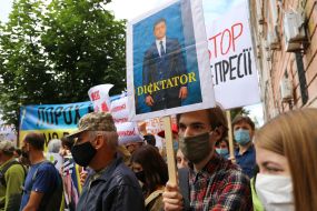 A rally in support of Petro Poroshenko near the Pechersk District Court in Kyiv