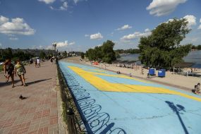 A huge flag of the Crimean Tatars is drawn