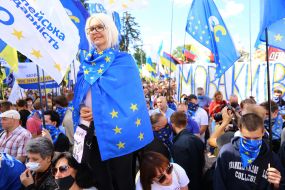 Share "hands off the language!" near the Verkhovna Rada in Kiev