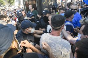 Бійка між мітингувальниками та правоохоронцями біля Верховної Ради