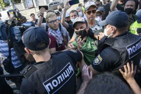 Бійка між мітингувальниками та правоохоронцями біля Верховної Ради