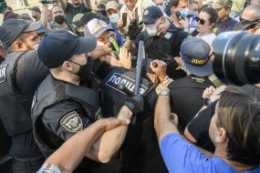 Бійка між мітингувальниками та правоохоронцями біля Верховної Ради