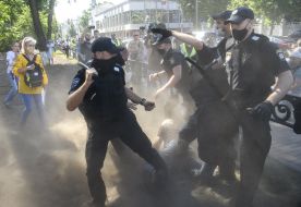 Бійка між мітингувальниками та правоохоронцями біля Верховної Ради
