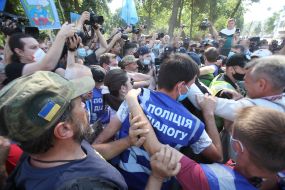 A fight between protesters and police near the Verkhovna Rada