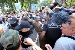A fight between protesters and police near the Verkhovna Rada