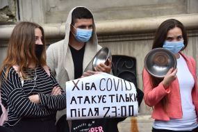 Picket participants in medical masks