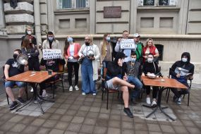 Picket participants in medical masks