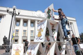 Арт-перформанс "Карточный дом Путина"