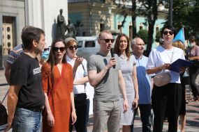 Briefing participants