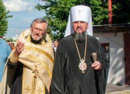 Father Victor (Marinchak) and Metropolitan Epiphanios