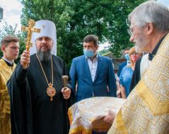 Metropolitan Epiphanios and Father Victor (Marinchak)