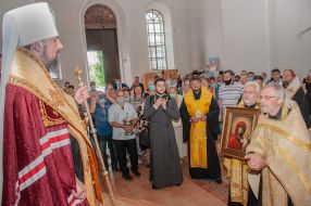 Metropolitan Epiphanios and Father Victor (Marinchak)