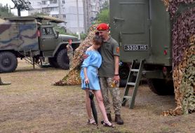 Soldiers of the 55th separate artillery brigade "Zaporizhzhya Sich" with relatives