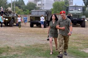 Soldiers of the 55th separate artillery brigade "Zaporizhzhya Sich" with relatives