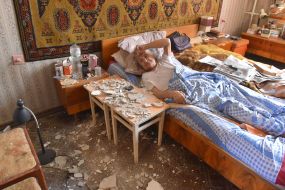 Fractures of the ceiling on the floor in an apartment in an emergency building at 234 Soborny Avenue in Zaporizhia