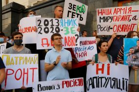 Protest against the truce, "Our army - the guarantor of peace, and the Russian occupier" near the Office of the President