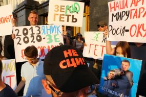 Protest against the truce, "Our army - the guarantor of peace, and the Russian occupier" near the Office of the President