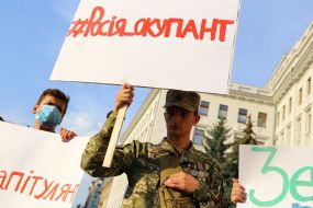 Protest against the truce, "Our army - the guarantor of peace, and the Russian occupier" near the Office of the President