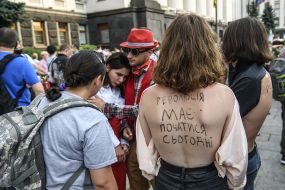 Protest against the truce, "Our army - the guarantor of peace, and the Russian occupier" near the Office of the President