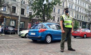 Правоохранители возле бизнес-центра «Леонардо»