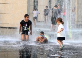 Children bathe in a fountain in the Park of Partisan Glory