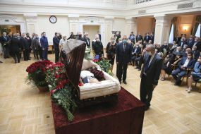 Farewell ceremony with Academician Boris Paton.