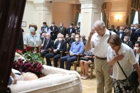 Farewell ceremony with Academician Boris Paton.