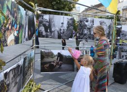 Exhibition of photographs from Ilovaisk