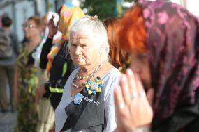 People honored the memory of the fallen soldiers near the Wall of Remembrance