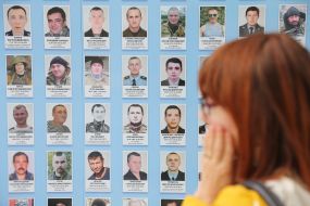 People honored the memory of the fallen soldiers near the Wall of Remembrance