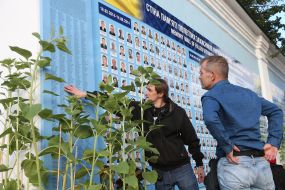People honored the memory of the fallen soldiers near the Wall of Remembrance