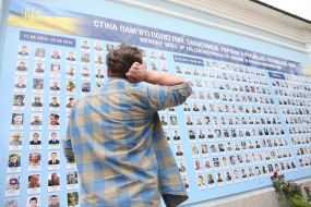 People honored the memory of the fallen soldiers near the Wall of Remembrance