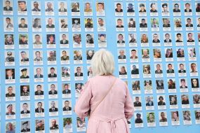 People honored the memory of the fallen soldiers near the Wall of Remembrance