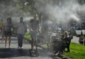 Splashes from refreshing spray frames