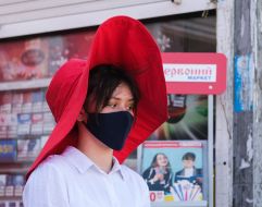 Girl in a respiratory mask
