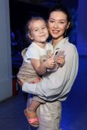 Polina Logunova with her daughter