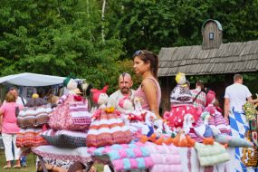 Autumn Fair of Folk Arts and Crafts at the National Museum of Folk Architecture and Life of Ukraine