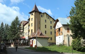 Сучасна забудова на одній з вулиць Трускавця